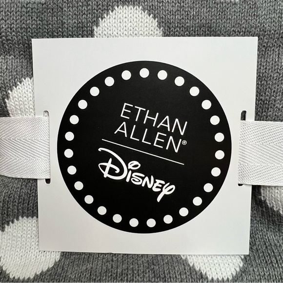 🆕 NWT Ethan Allen Polka Dot White & Gray Knit Throw Blanket, 30’’x 40’’ (New) - Picture 6 of 12